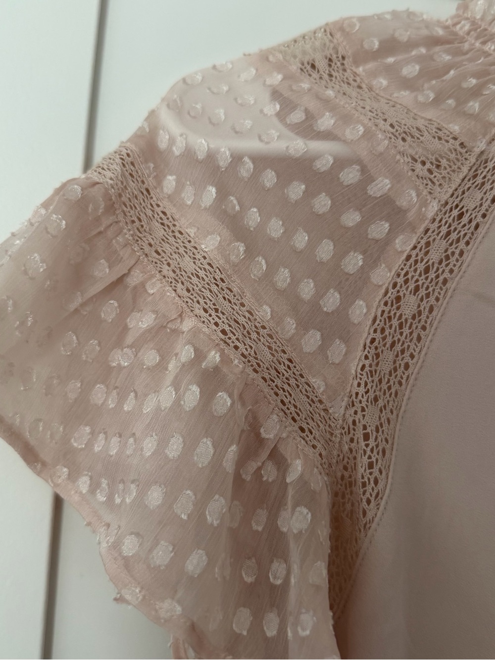 Express Women's Blush Pink Short Sleeve V-Neck Blouse with Lace Dot Sleeves - Picture 4 of 5